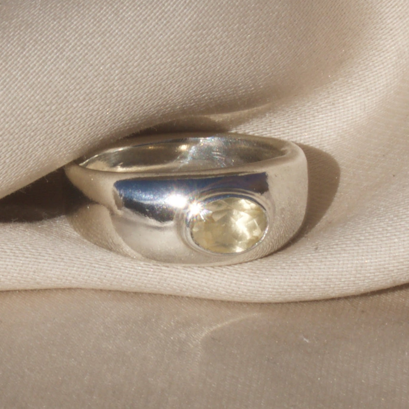 Size 7.5 / Citrine Bubble Ring