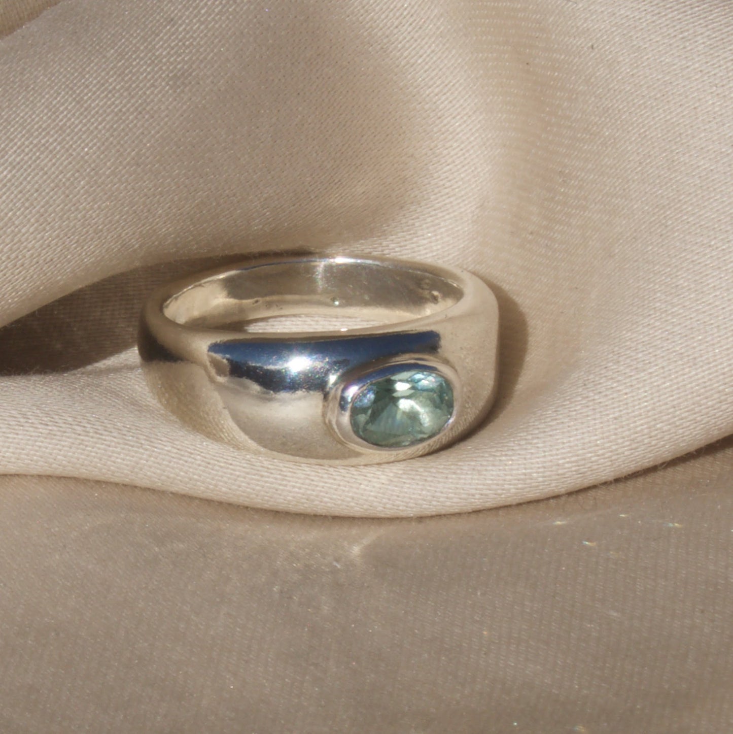 Size 7.5 / Aquamarine Bubble Ring