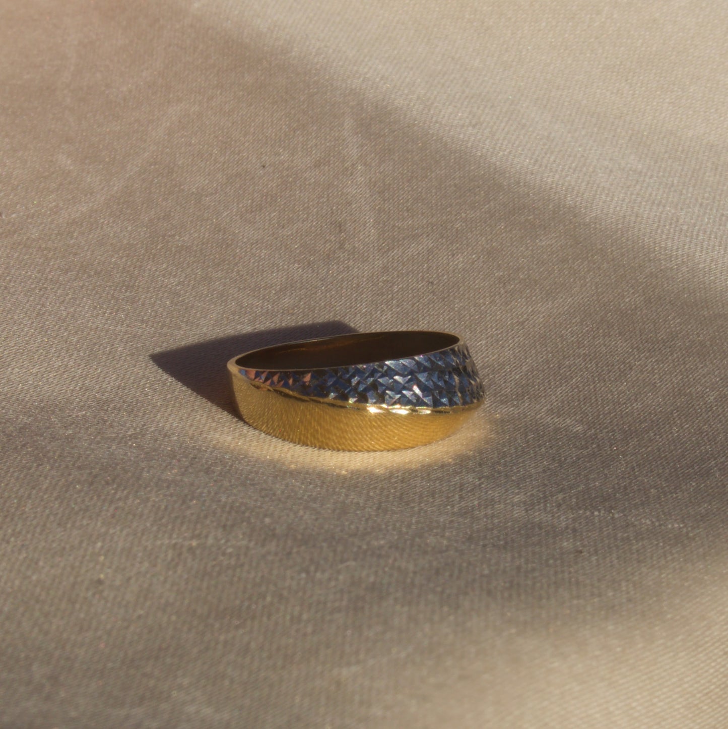 Size 6 / Vintage Gold Ridge Ring