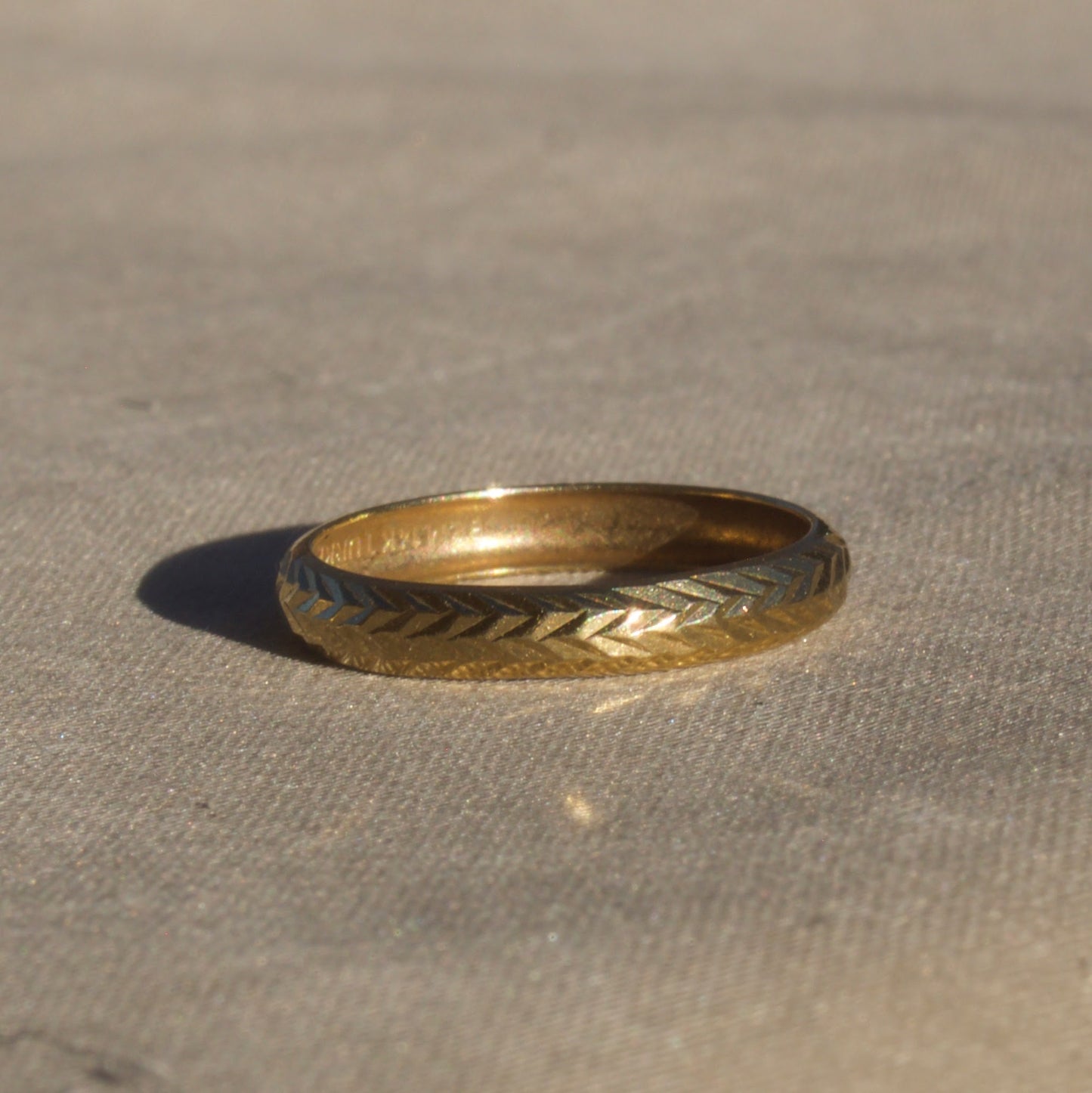 Size 6 / Vintage Gold Band