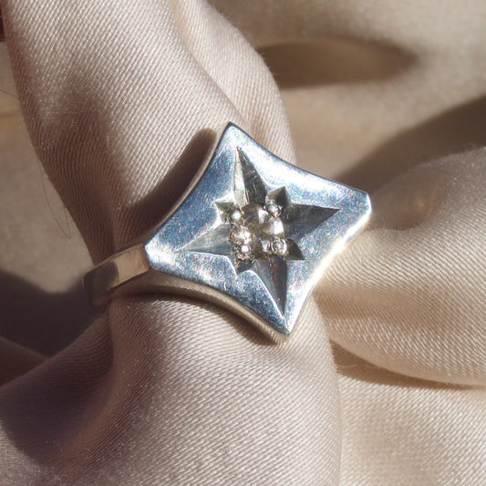 Size 6 / Vanilla Bean Starry Eyed Signet