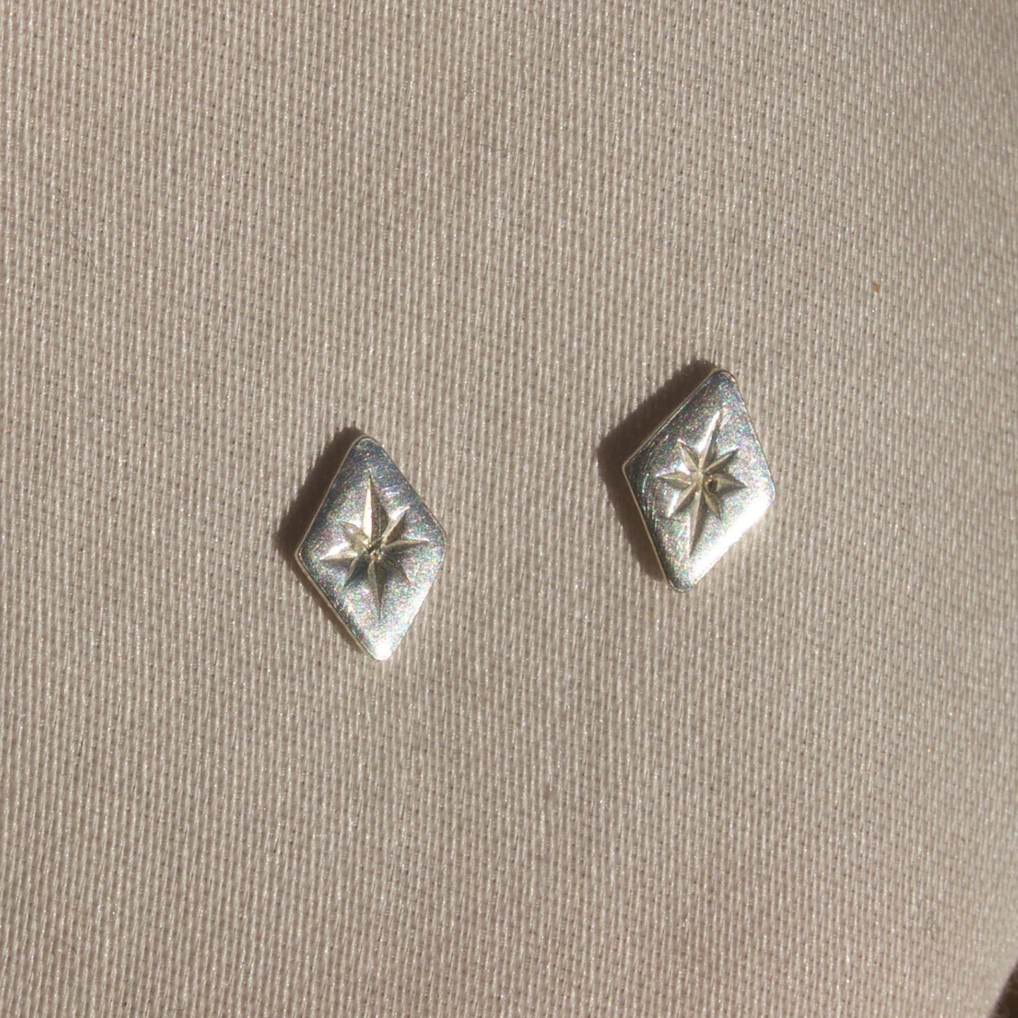 Lucent Studs