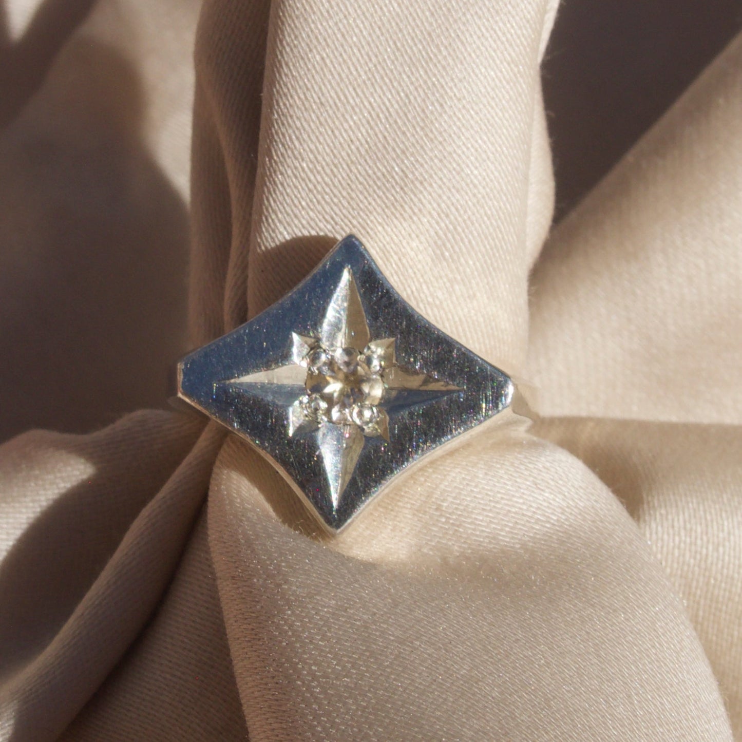 Size 6 / Vanilla Bean Starry Eyed Signet