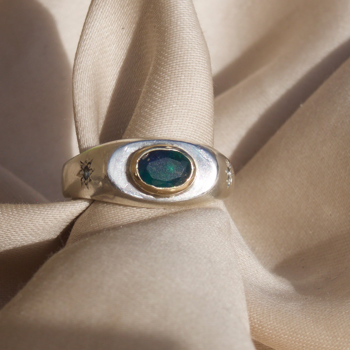 Size 7.5 / Sapphire Signet