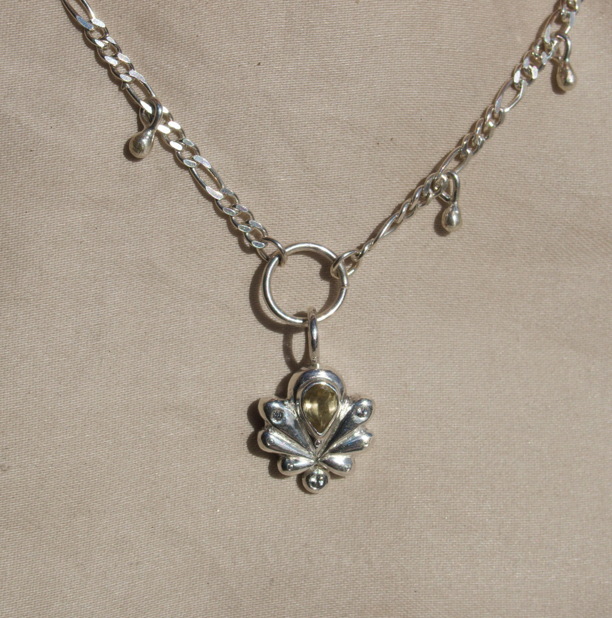 Citrine Shell De Lis