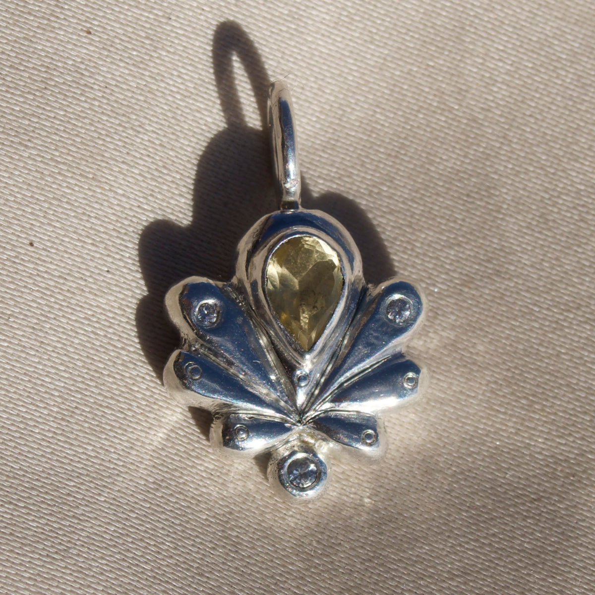Citrine Shell De Lis
