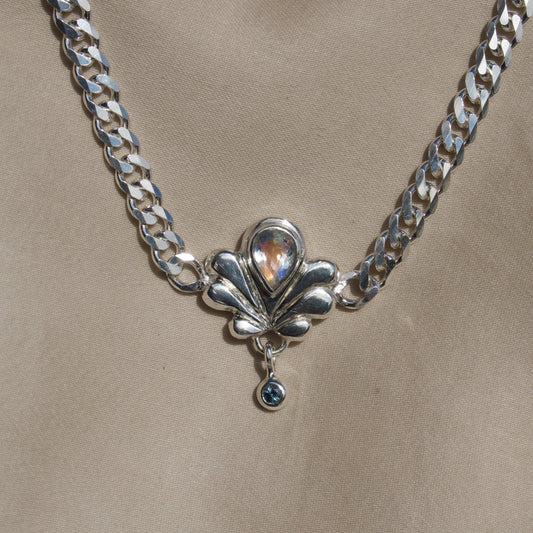 Moonstone Shell De Lis