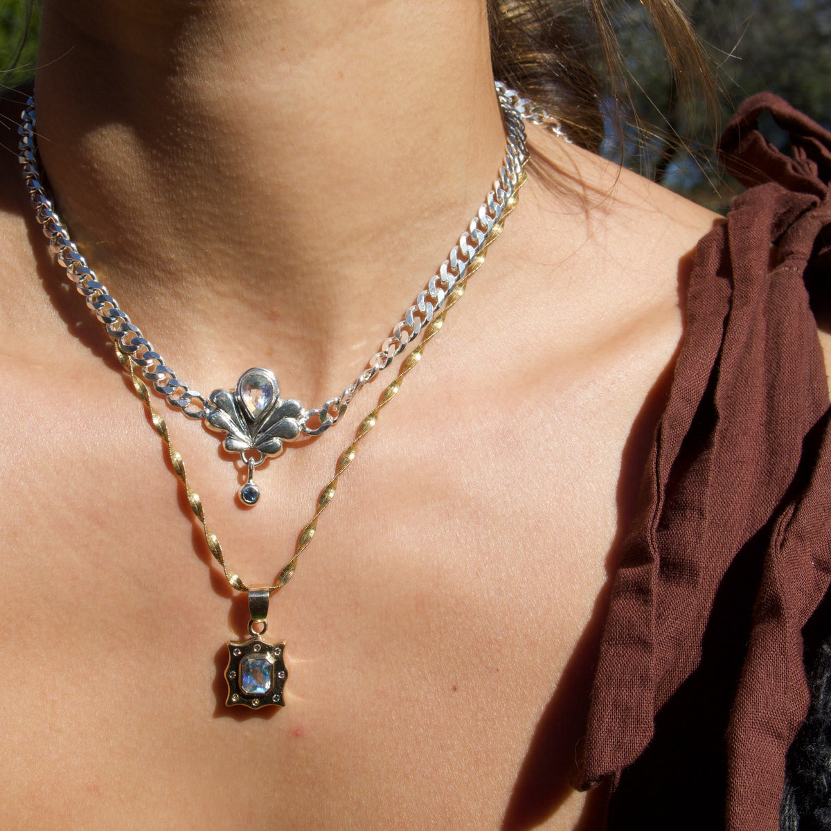 Moonstone Shell De Lis